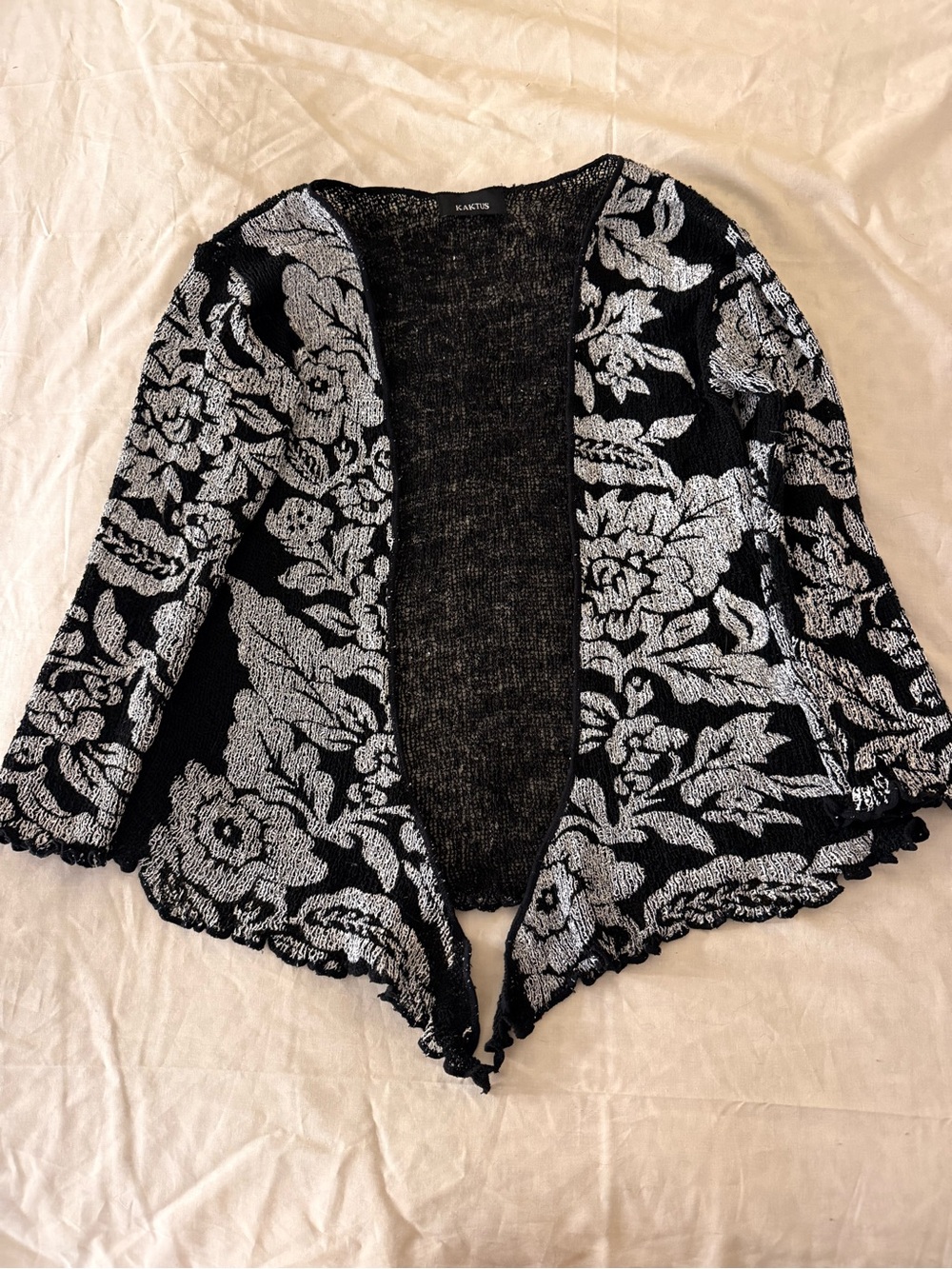 Black & White Kaktus Floral Open-Front Sweater Cardigan